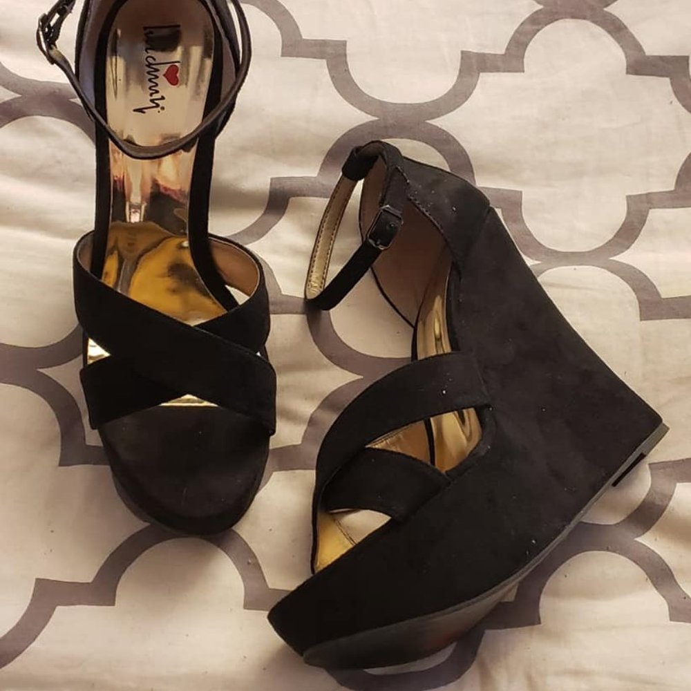 Luichiny Wedge Sandal, Black